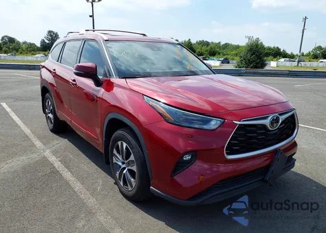 2022 Toyota Highlander Xle z USA, uszkodzony, nr VIN 5TDGZRBH2NS165936